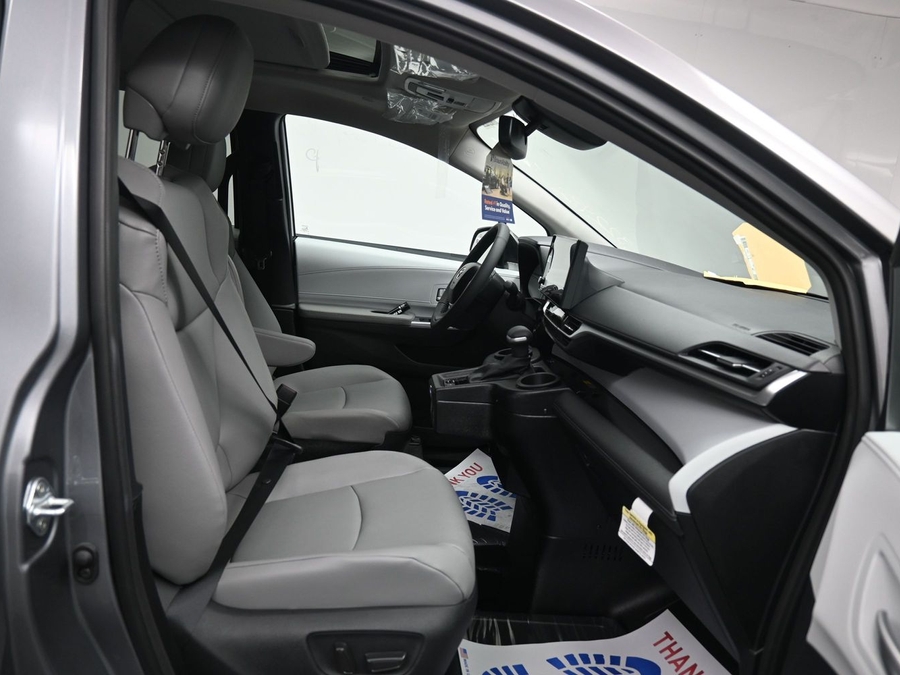 New 2026 Toyota Sienna XLE Base