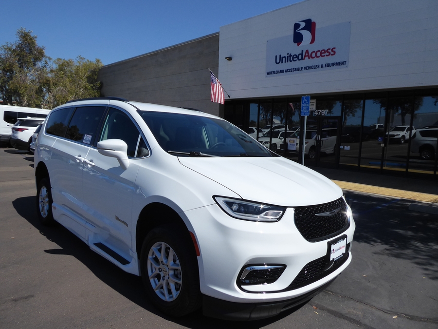PRE OWNED 2022 Chrysler Pacifica Touring L