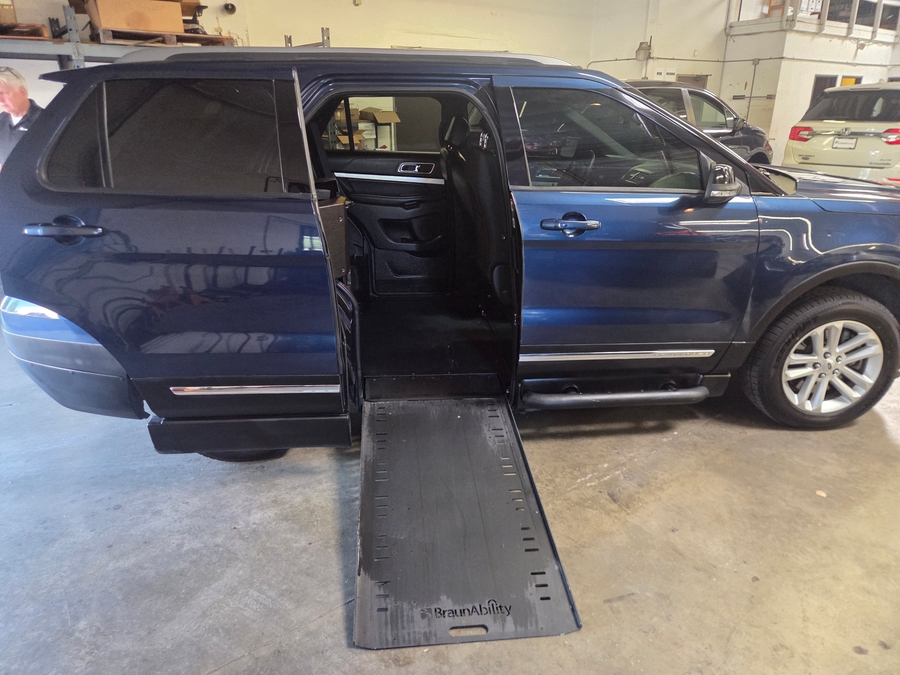 PRE OWNED 2017 Ford Explorer XLT