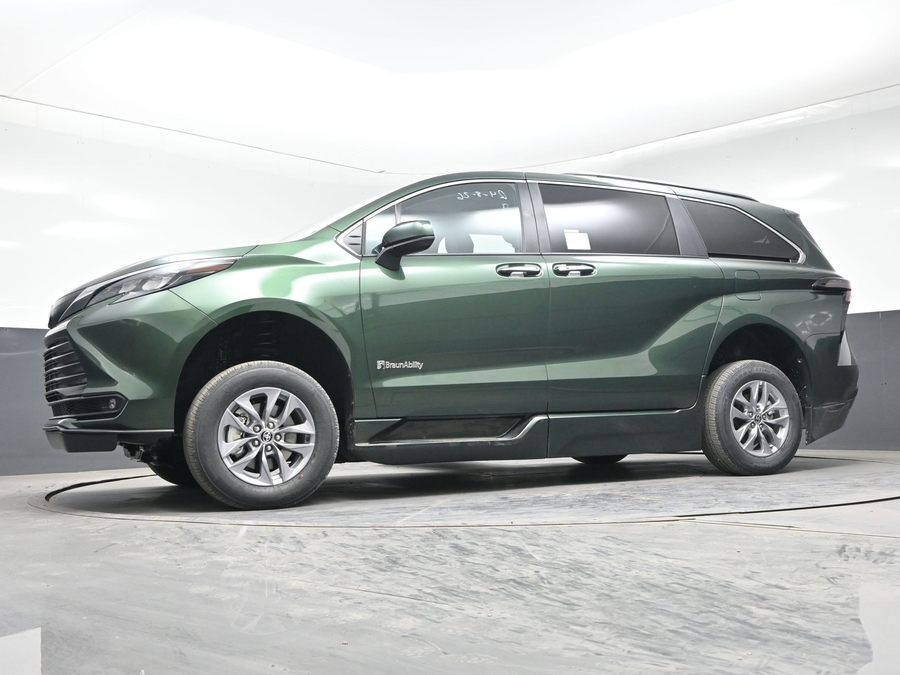 New 2026 Toyota Sienna XLE Base