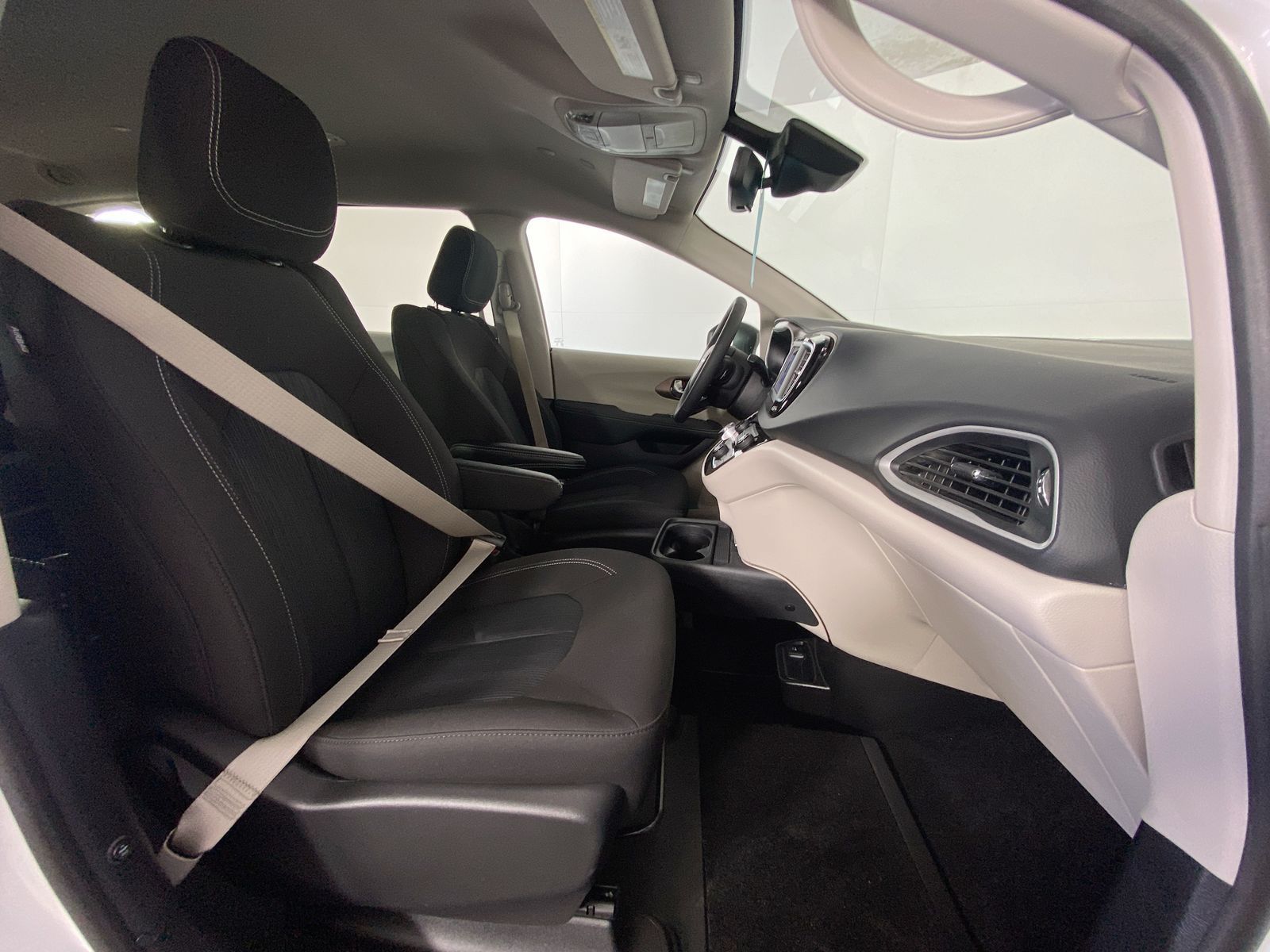 2024 Chrysler Voyager Wheelchair Van for Sale - $68154 Stock #23100214