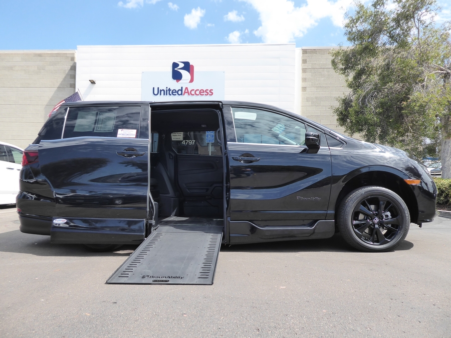 PRE OWNED 2024 Honda Odyssey Sport