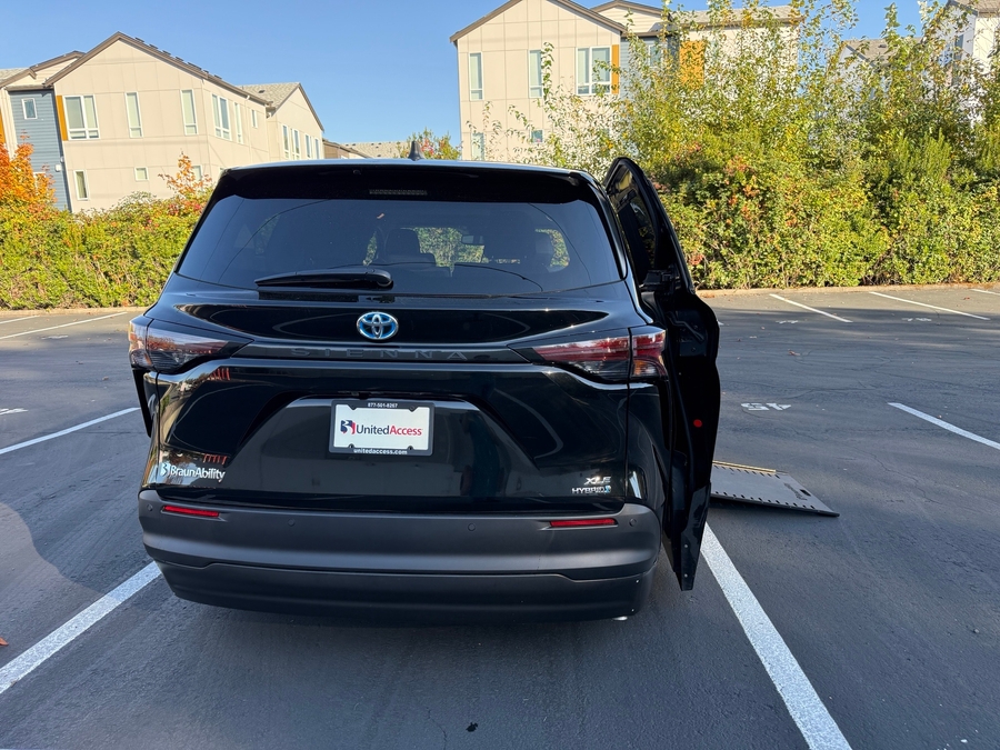 PRE OWNED 2024 Toyota Sienna XLE Base