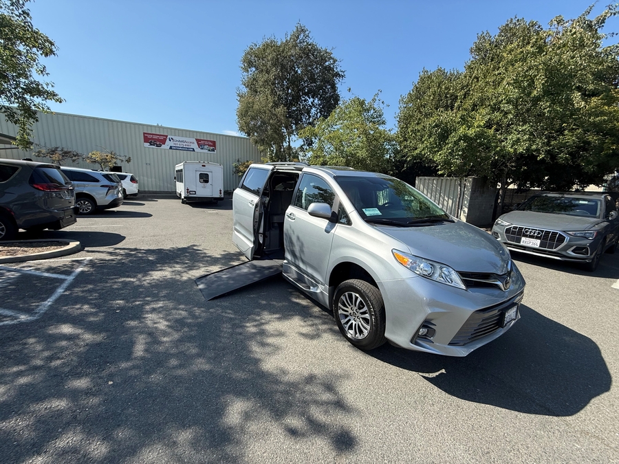 PRE OWNED 2020 Toyota Sienna XLE