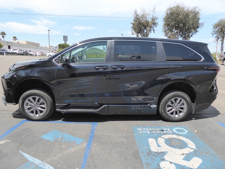 PRE OWNED 2024 Toyota Sienna LE Base