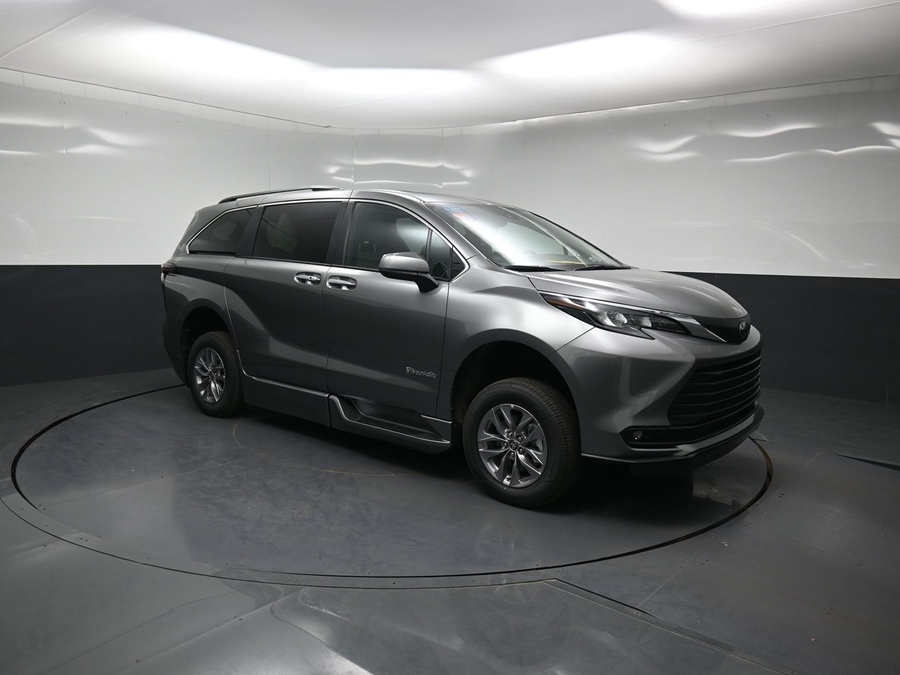 New 2026 Toyota Sienna XLE Base