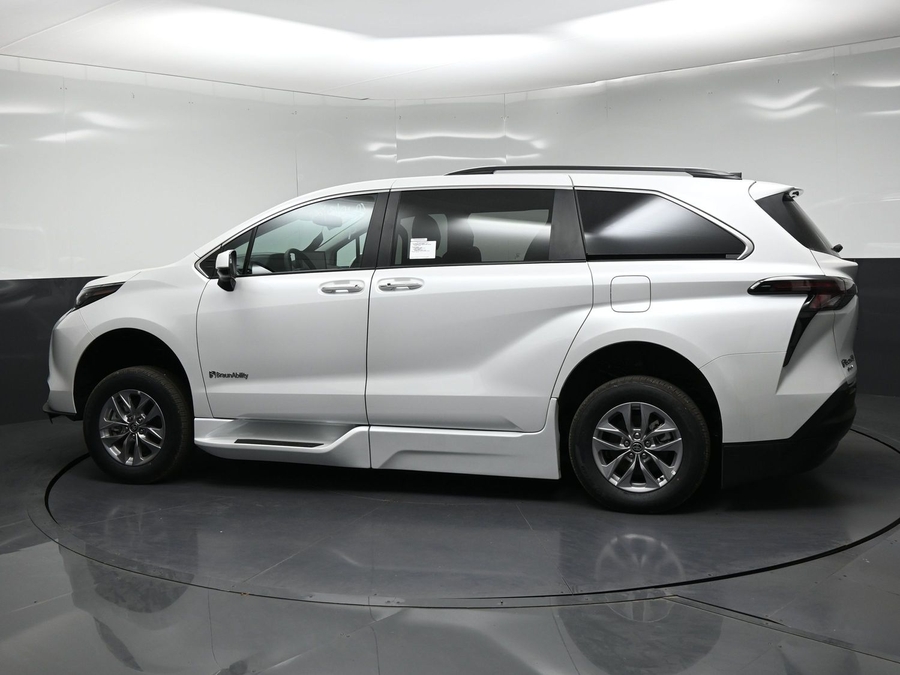New 2026 Toyota Sienna XLE Base