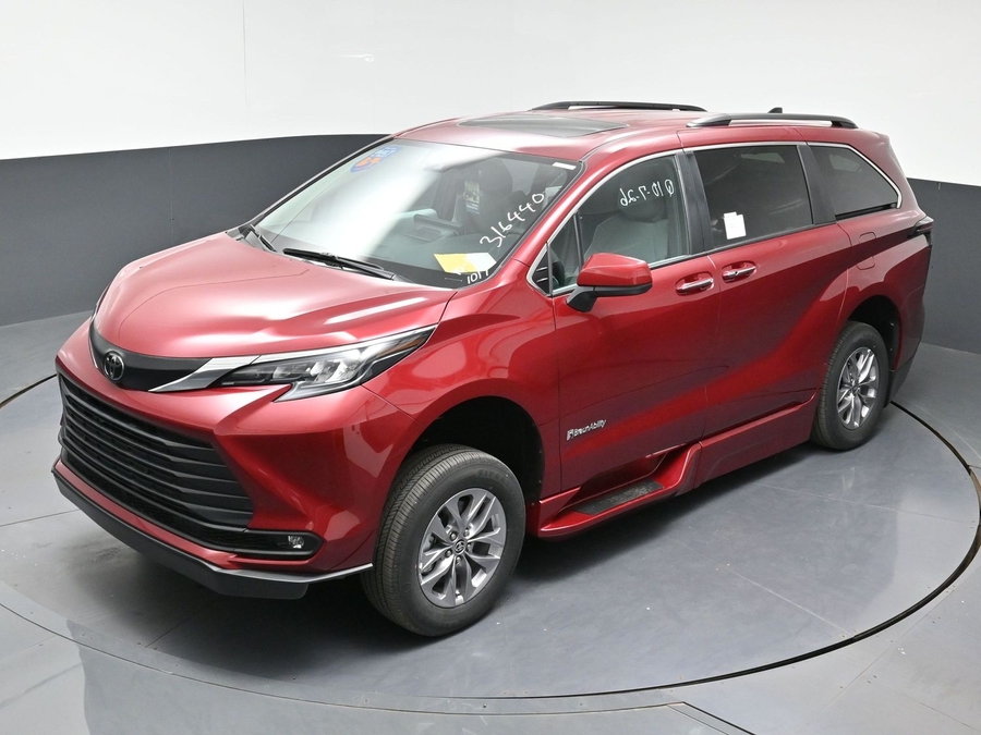 New 2026 Toyota Sienna XLE Base