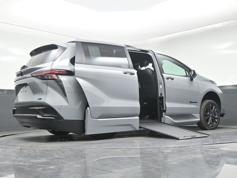 New 2026 Toyota Sienna XSE Sport