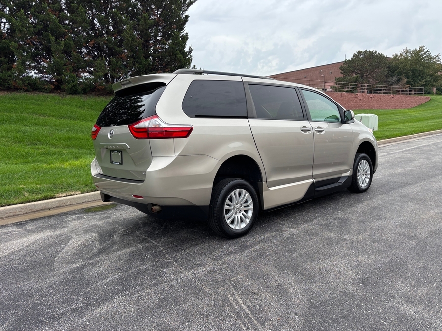PRE OWNED 2016 Toyota Sienna XLE