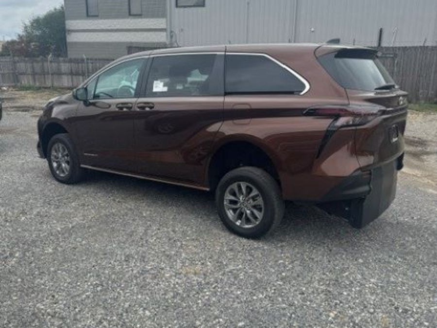PRE OWNED 2024 Toyota Sienna LE