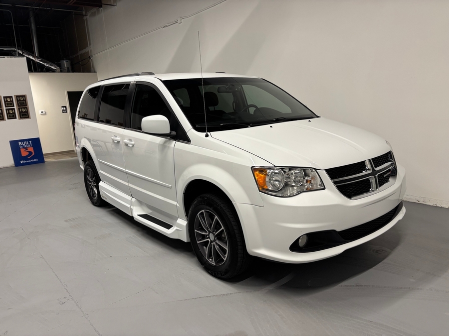 PRE OWNED 2017 Dodge Grand Caravan SXT