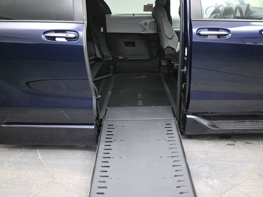 New 2026 Toyota Sienna XLE Base