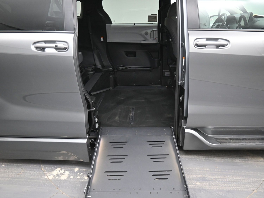 New 2026 Toyota Sienna LE