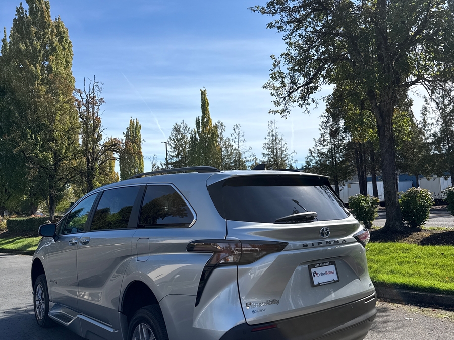 PRE OWNED 2025 Toyota Sienna XLE Plus
