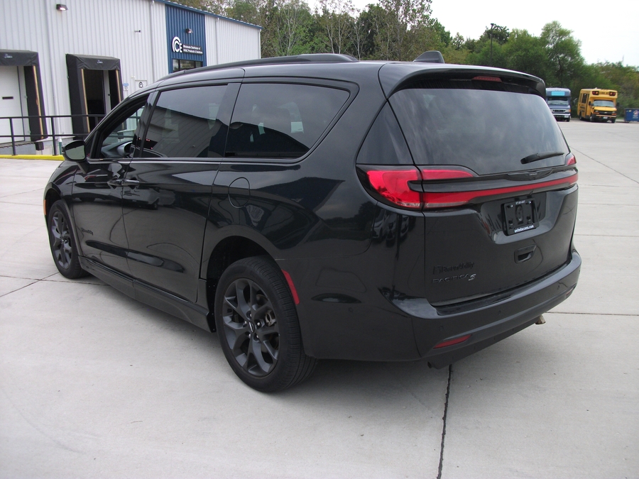 PRE OWNED 2023 Chrysler Pacifica Touring L