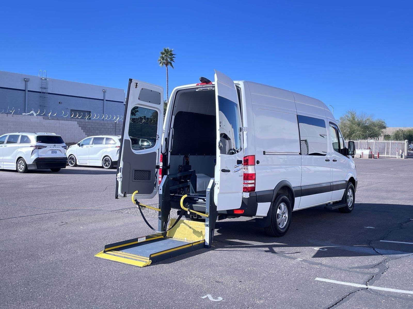 2018 Mercedes-Benz Sprinter 2500 144 WB High Roof's photo