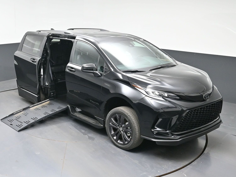 New 2026 Toyota Sienna XSE Sport TS311356