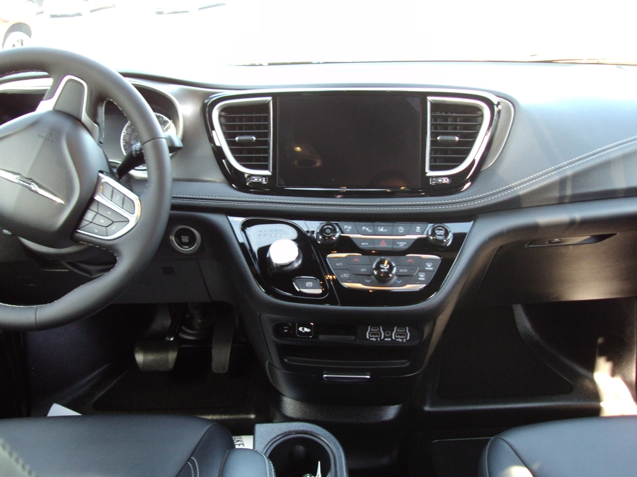 PRE OWNED 2025 Chrysler Pacifica Select Safety