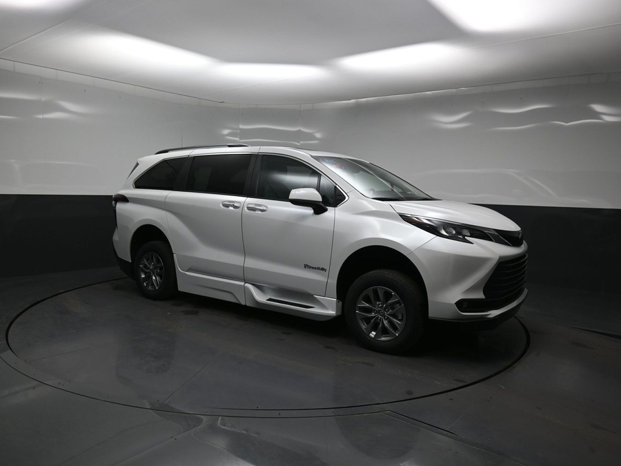 New 2026 Toyota Sienna XLE Add