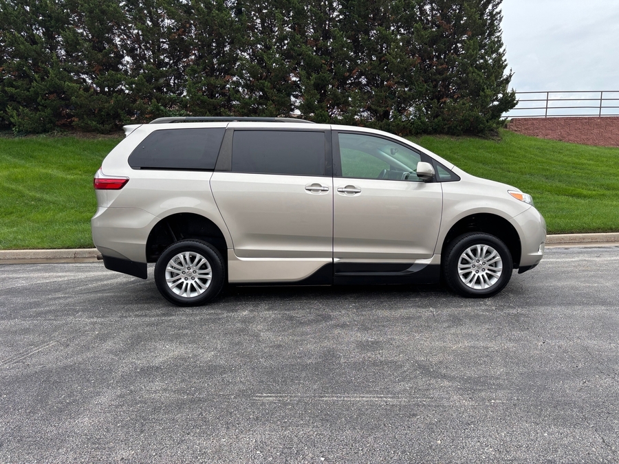 PRE OWNED 2016 Toyota Sienna XLE