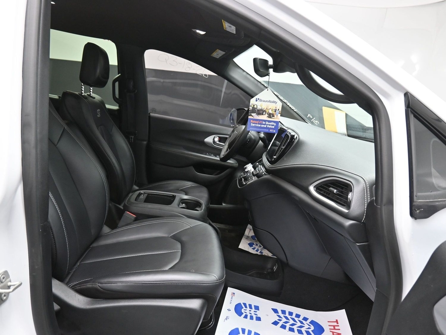 CERTIFIED PRE-OWNED 2024 Chrysler Pacifica Touring L