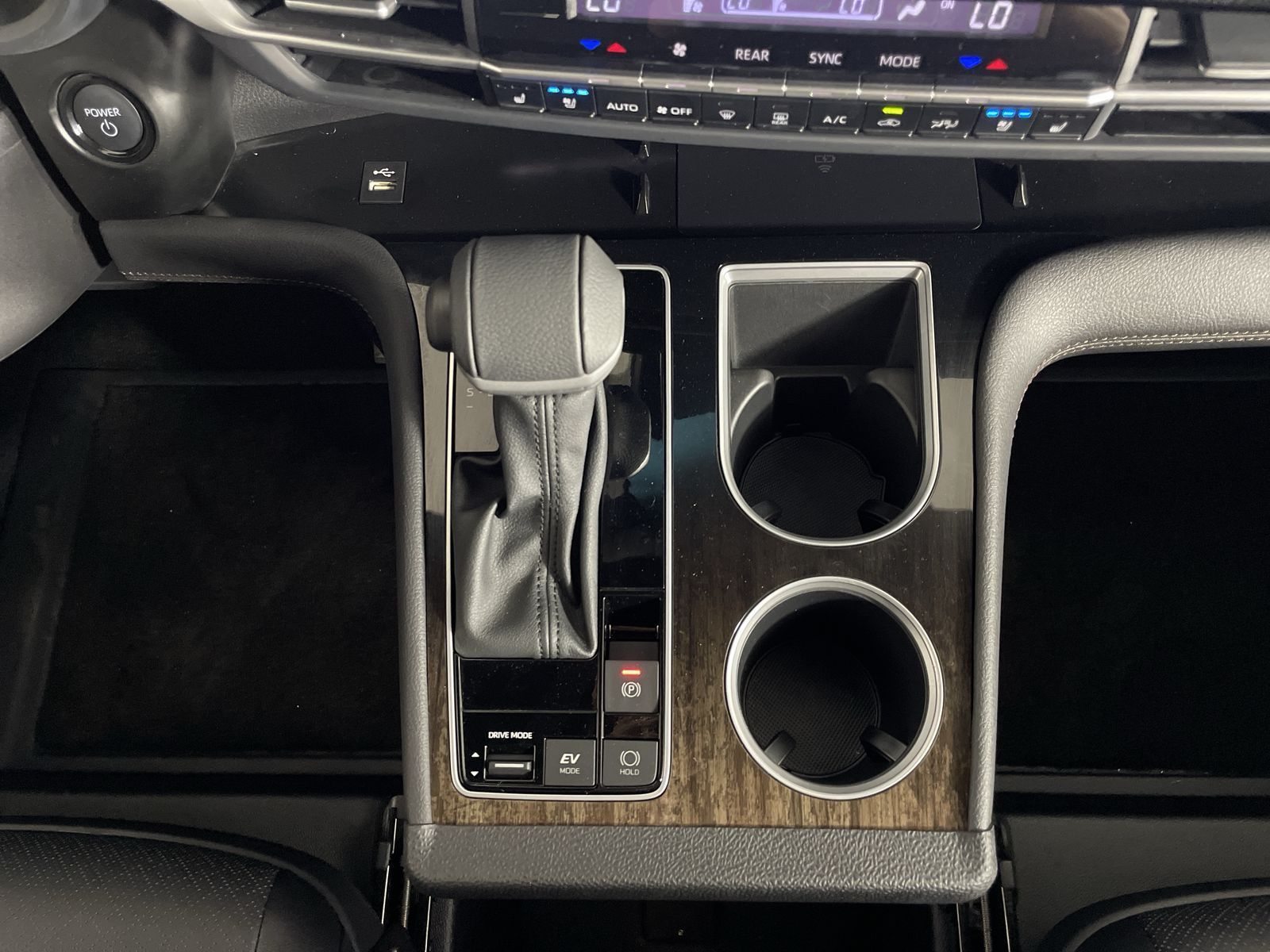 2025 Toyota Sienna Platinum - Photo 21