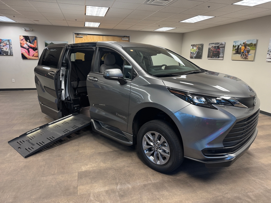 PRE OWNED 2026 Toyota Sienna LE