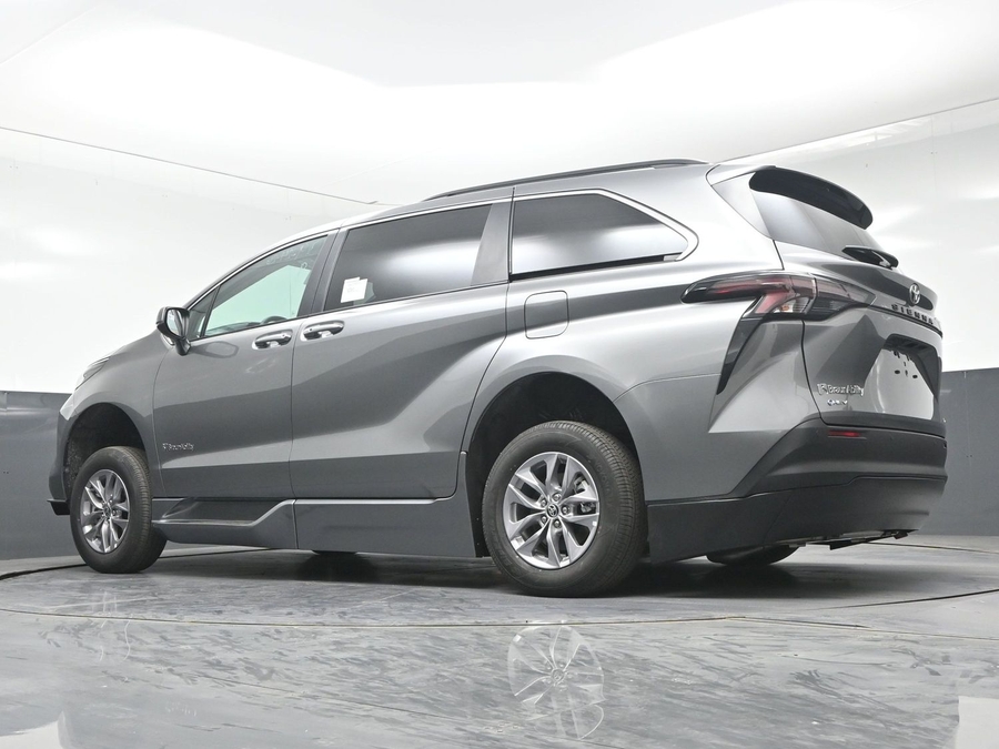 New 2026 Toyota Sienna XLE Base