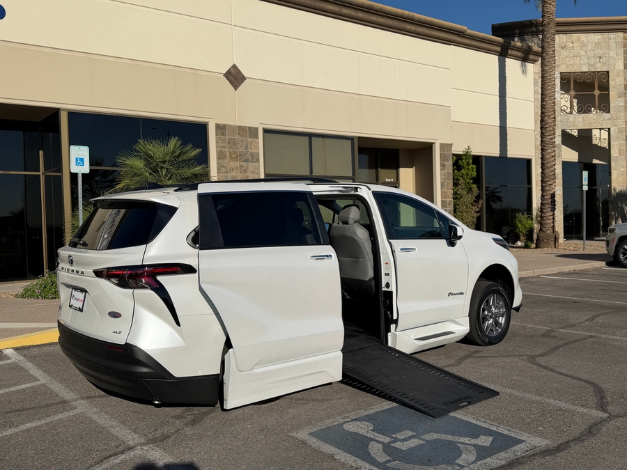 PRE OWNED 2026 Toyota Sienna XLE