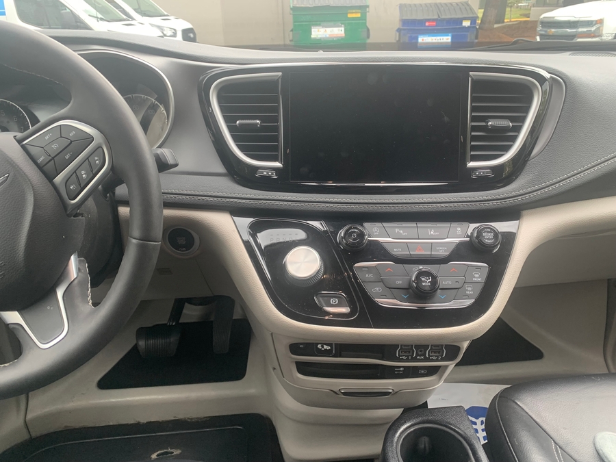 PRE OWNED 2022 Chrysler Pacifica Touring L
