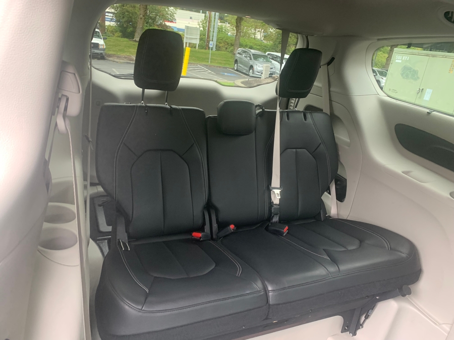 PRE OWNED 2022 Chrysler Pacifica Touring L