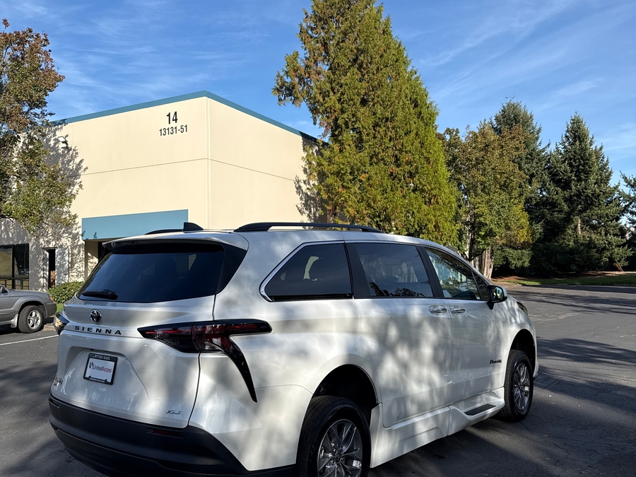 PRE OWNED 2026 Toyota Sienna XLE Add