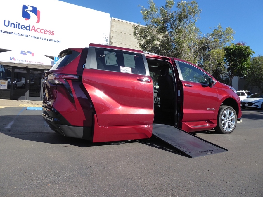 PRE OWNED 2024 Toyota Sienna Platinum