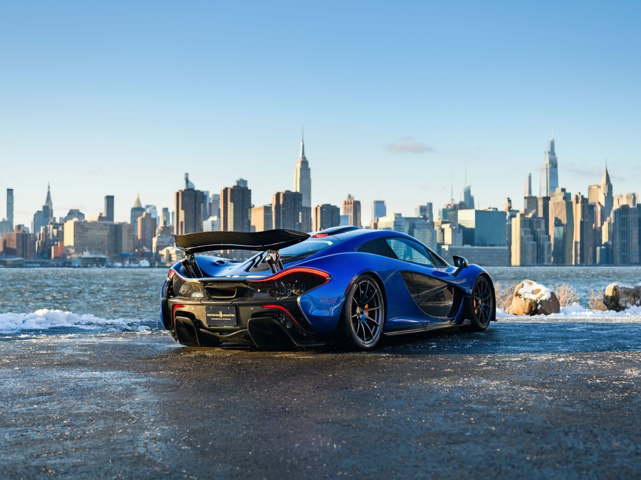 2015 McLaren P1