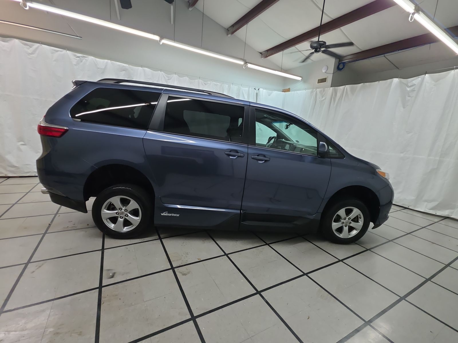 2017 Toyota Sienna LE