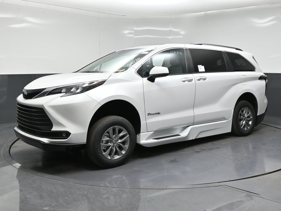 New 2026 Toyota Sienna XLE Add