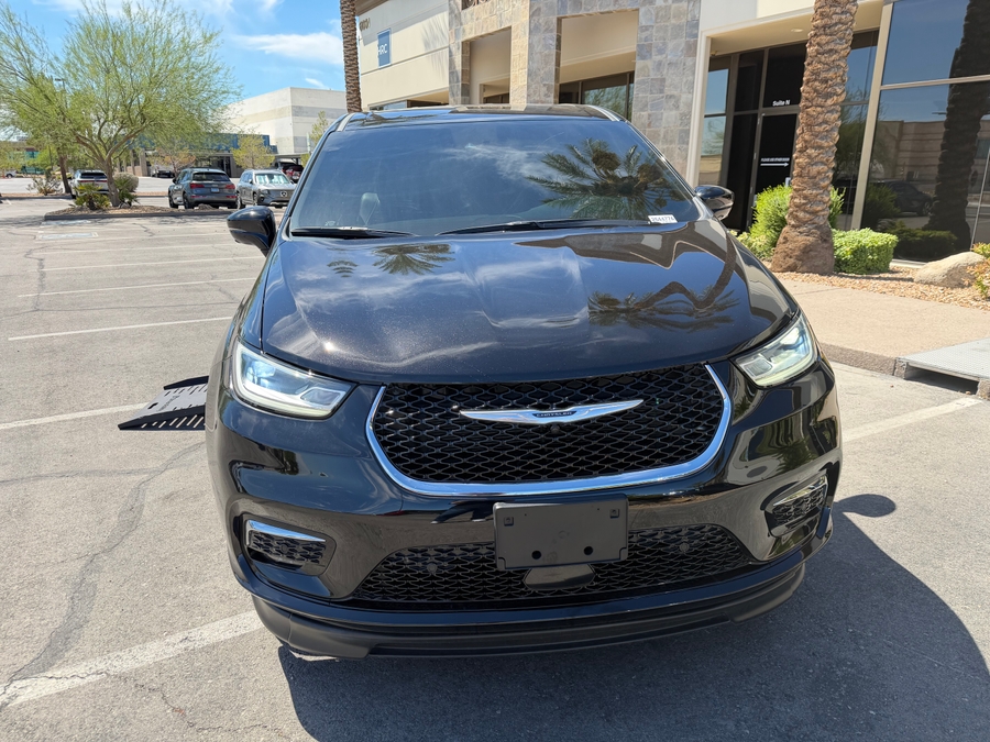 PRE OWNED 2025 Chrysler Pacifica Select