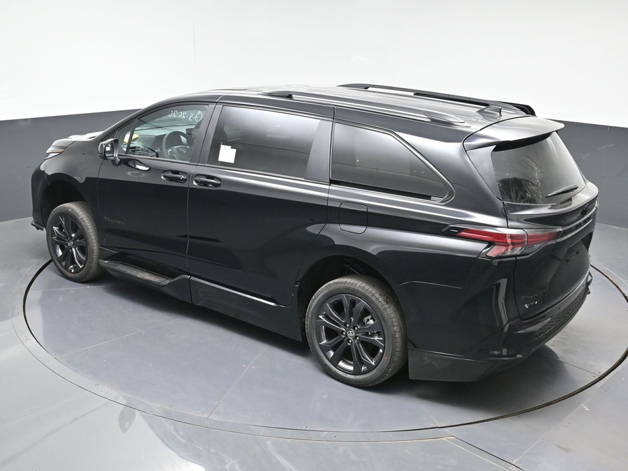 New 2026 Toyota Sienna XSE Sport TS311356