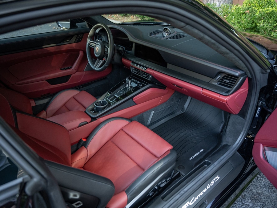 2026 Porsche 911 Carrera 4 GTS T- Hybrid