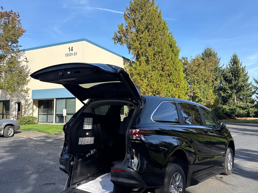 New 2026 Toyota Sienna LE
