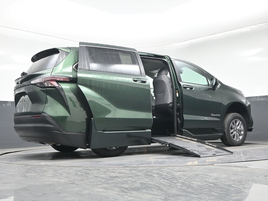 New 2026 Toyota Sienna LE