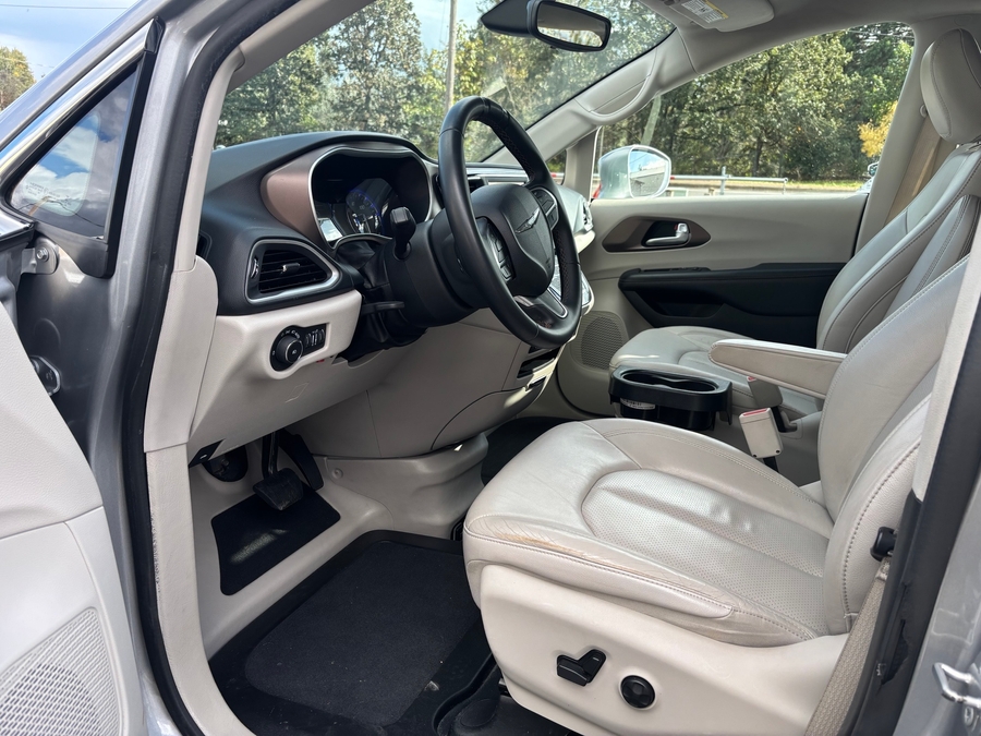 PRE OWNED 2018 Chrysler Pacifica Touring L