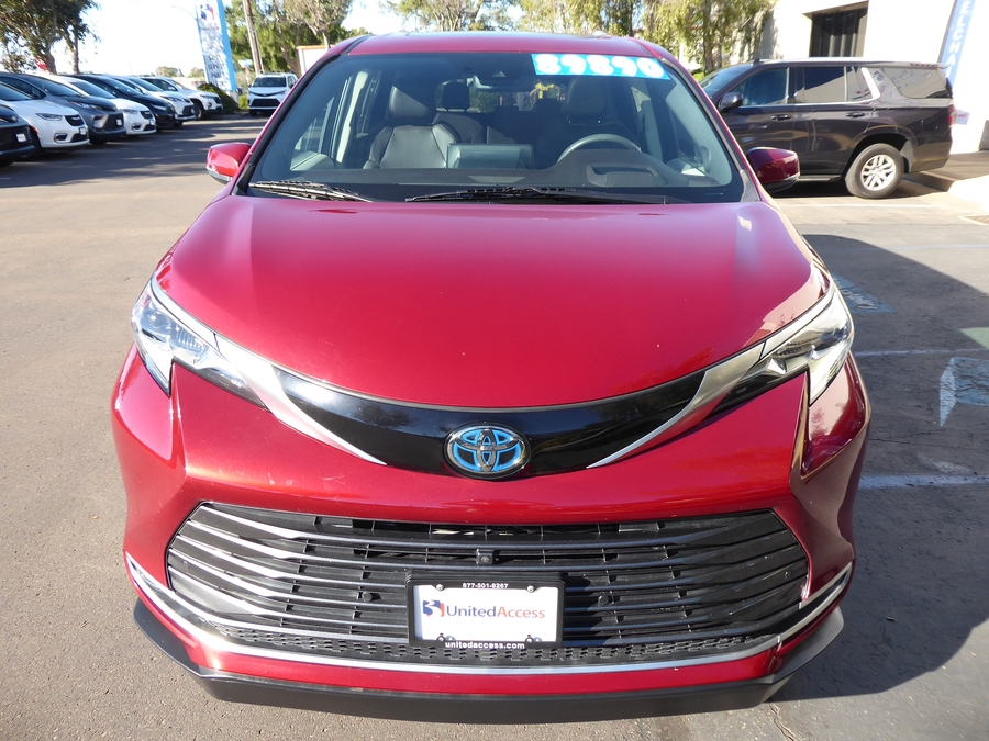 PRE OWNED 2024 Toyota Sienna Platinum