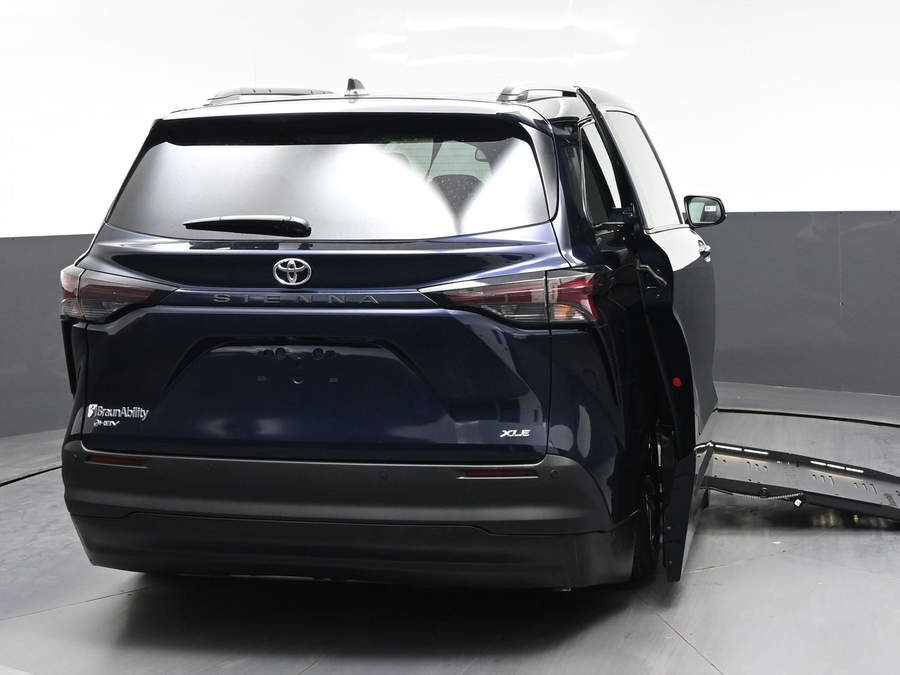 New 2026 Toyota Sienna XLE Base