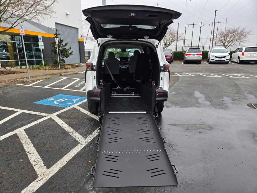 New 2026 Toyota Sienna LE