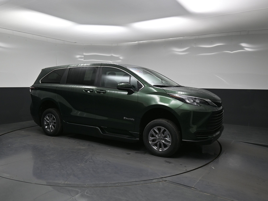 New 2026 Toyota Sienna LE