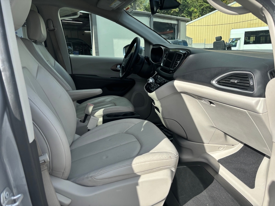 PRE OWNED 2018 Chrysler Pacifica Touring L