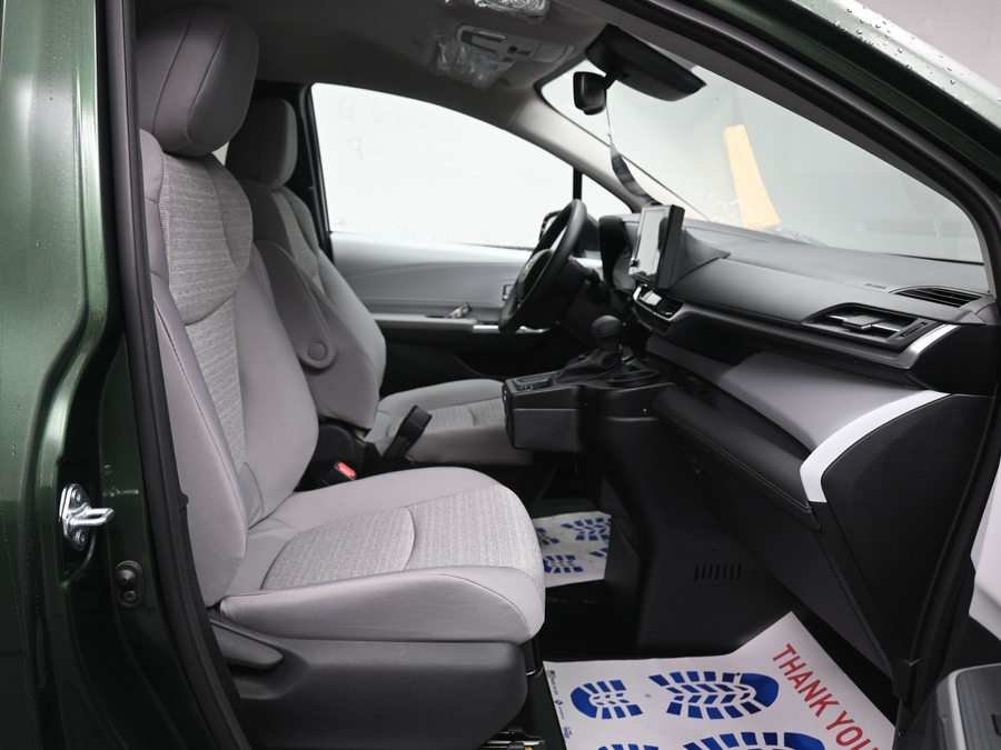 New 2026 Toyota Sienna LE