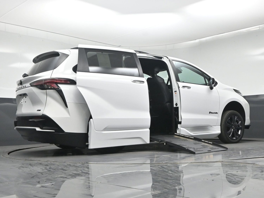 New 2026 Toyota Sienna XSE Sport